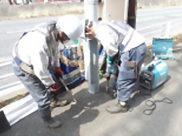 鋼製支柱の根入れ長測定