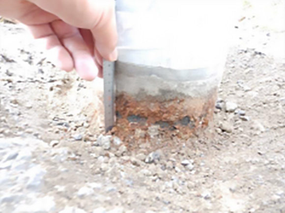 鋼製支柱の根入れ長測定