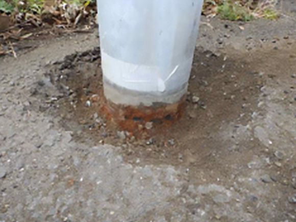 鋼製支柱の根入れ長測定